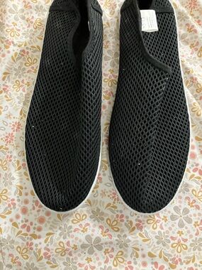 Men's Black Mesh Slip-On Beach shoes